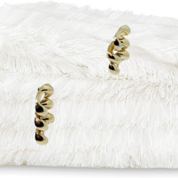 ✓🎄10/$20. Gold Tone Fashion Earrings - Picture 3 of 3